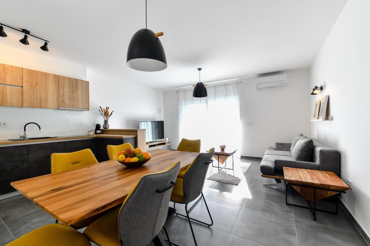 Spacious Apartment Nero With Free Parking Zadar Exterior foto